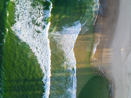 Luftaufnahme der Uferpromenade von Seven Miles Beach, New South Wales, Australien. - AAEF16517