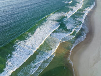 Luftaufnahme der Uferpromenade von Seven Miles Beach, New South Wales, Australien. - AAEF16519