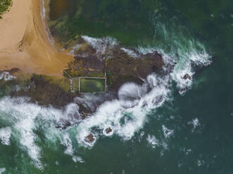 Luftaufnahme von Mona Vale Rockpool, New South Wales, Australien. - AAEF16520