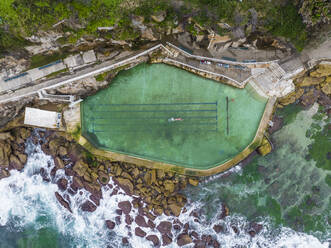 Luftaufnahme des Bondi Iceberg Pool, Bondi Beach, New South Wales, Australien. - AAEF16527