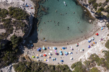 Luftaufnahme von Cumpoltitu Beach, Oristano, Sardinien, Italien. - AAEF16657