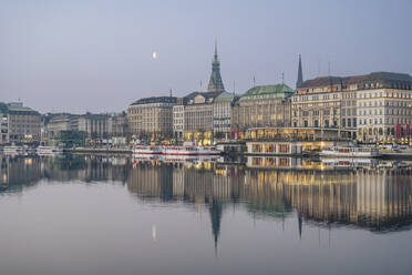 Germany, Hamburg, Inner Alster Lake and surrounding buildings at dusk - KEBF02466