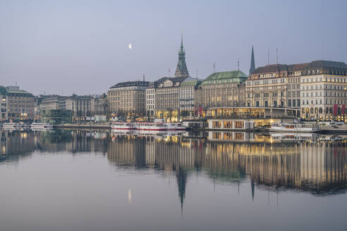 Germany, Hamburg, Inner Alster Lake and surrounding buildings at dusk - KEBF02466