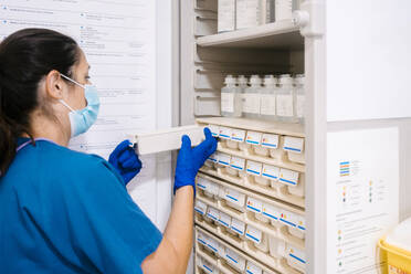 Mature nurse taking inventory at hospital - MMPF00442