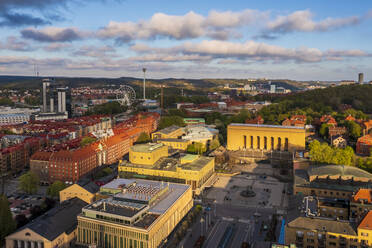 Sweden, Vastra Gotaland County, Gothenburg, View of art museum on Gotaplatsen square at dusk - TAMF03574