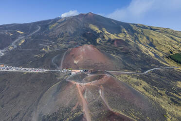 Luftaufnahme des Silvestri-Kraters am Ätna, Catania, Sizilien, Italien. - AAEF16736