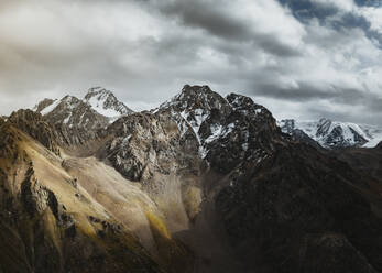 Luftaufnahme des Berges Talgar in Almaty, Kasachstan. - AAEF16757