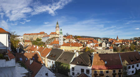 Czech Republic, South Bohemian Region, Cesky Krumlov, Panoramic view of historic old town - WWF06256