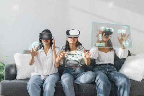 Friends using VR glasses gesturing at home - MEUF08596