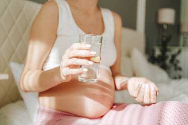 Pregnant Woman Belly Holding a Glass of Water Suggesting Importance To  Hydrate during Pregnancy Stock Photo - Image of standing, hand: 210495202