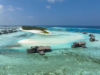 Maldives, Kaafu Atoll, Aerial view of resort bungalows on Lankanfushi island - AMF09650