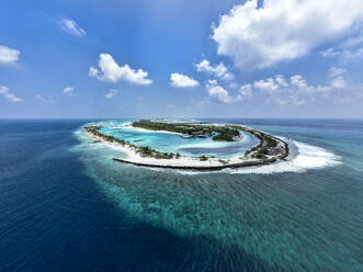 Malediven, Kaafu Atoll, Luftaufnahme der Insel Lankanfushi - AMF09653