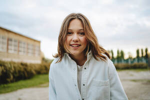 Happy girl with blond hair wearing denim shirt - MDOF00237