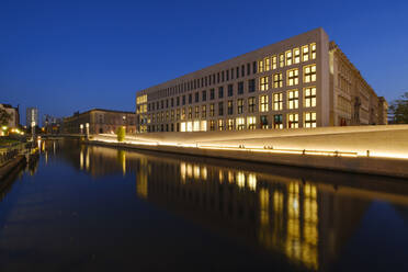 Germany, Berlin, Spree river and Humboldt Forum museum at night - WIF04637