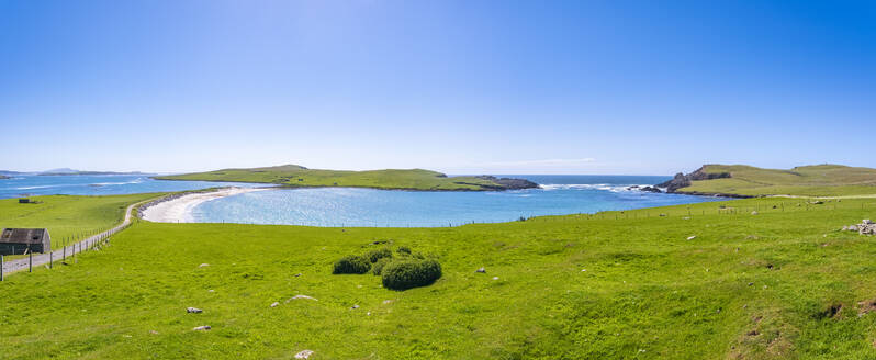 UK, Schottland, Panoramablick auf Minn Beach und die umliegende Landschaft im Sommer - SMAF02412