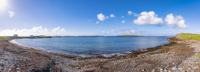 UK, Schottland, Melby, Panoramablick auf die felsige Küste - SMAF02421