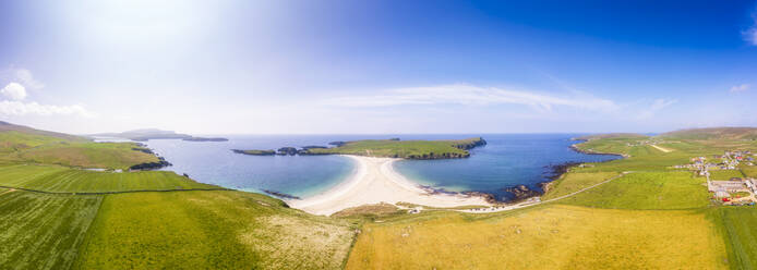 UK, Schottland, Luftpanorama des Strandes von Saint Ninians im Sommer - SMAF02444