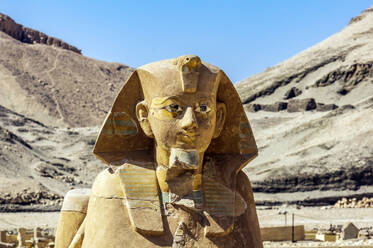 Ägypten, Antike Statue eines Pharaos - THAF03166