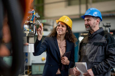 Female engineering manager and mechanic worker inside the factory - HPIF00576