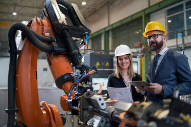 Female engineering manager and mechanic worker inside the factory - HPIF00710