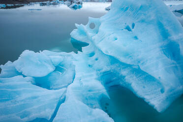 Gletscher von oben auf gefrorenem Seewasser - ADSF41076