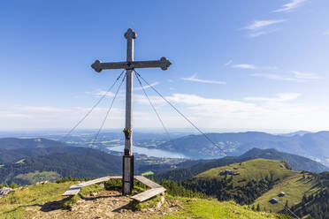 Deutschland, Bayern, Gipfelkreuz auf dem Hirschberg - FOF13216