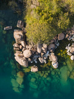 Luftaufnahme von Mumbo Island im Lake Malawi National Park, Salima, Malawi, Afrika. - AAEF16957