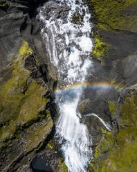 Luftaufnahme des Ofaerufoss-Wasserfalls, Island. - AAEF17028