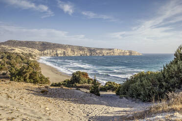 Greece, Crete, View of Kommos beach with cliffs in background - MAMF02317