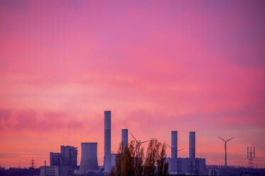 Germany, North Rhine-Westphalia, Grevenbroich, Frimmersdorf Power Station at moody dawn - FRF01002