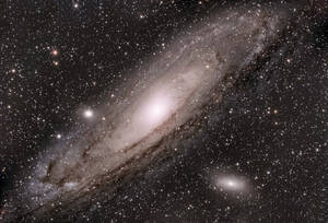 Andromeda-Galaxie umgeben von Sternen am Himmel - ZCF01136