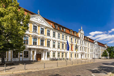 Deutschland, Sachsen-Anhalt, Magdeburg, Fassade des Landtagsgebäudes - WDF07172
