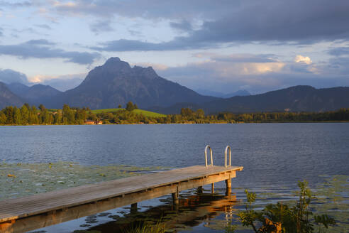 Germany, Bavaria, Jetty on shore of Lake Hopfen - WIF04649