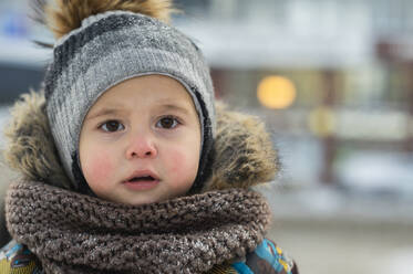 Cute boy wearing warm clothing in winter - ANAF00627