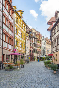 Deutschland, Bayern, Nürnberg, Historische Häuser in der Weißgerbergasse - TAMF03655