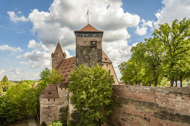 Deutschland, Bayern, Nürnberg, Funfeckturm der Nürnberger Burg - TAMF03665