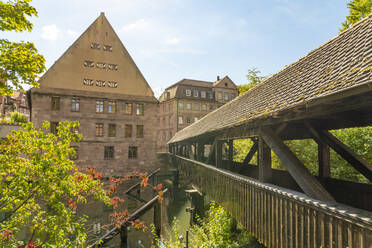 Deutschland, Bayern, Nürnberg, Historische Henkerstegbrücke - TAMF03673