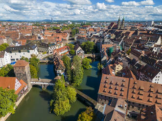 Deutschland, Bayern, Nürnberg, Die Pegnitz fließt durch die historische Altstadt - TAMF03693