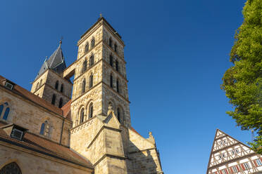 Deutschland, Baden-Württemberg, Esslingen, Glockenturm der Kirche St. Dionys - TAMF03714
