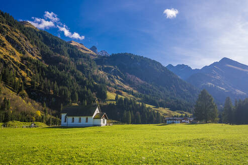 Germany, Bavaria, Birgsau chapel in Stillachtal valley - MHF00682