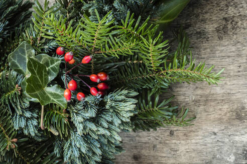 Part of wreath made of spruce, juniper, ivy and rose hips - EVGF04188