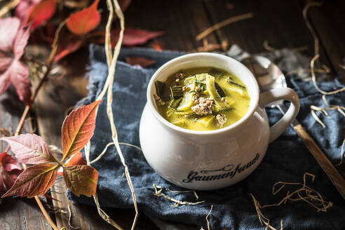 Kännchen Lauchsuppe mit Hackfleisch und Käse - SBDF04581