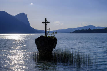 Österreich, Salzburg, Kreuzsteinkreuz im Mondsee - LBF03680