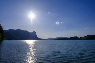 Austria, Salzburg, Sun shining over Mondsee Lake - LBF03681