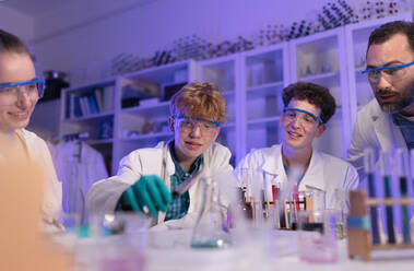 Science students doing a chemical experiment in the laboratory at university. - HPIF03590