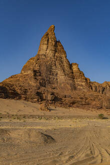 Saudi-Arabien, Provinz Medina, Al Ula, Blick auf eine Sandsteinzinne - RUNF04800