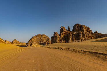 Saudi-Arabien, Provinz Medina, Al Ula, Blick auf Sandsteinfelsformationen - RUNF04801