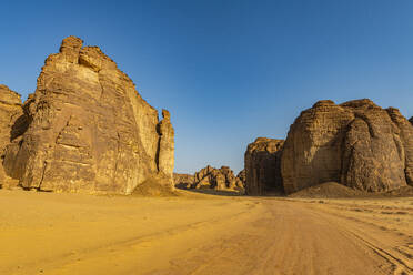 Saudi-Arabien, Provinz Medina, Al Ula, Blick auf Sandsteinfelsformationen - RUNF04802