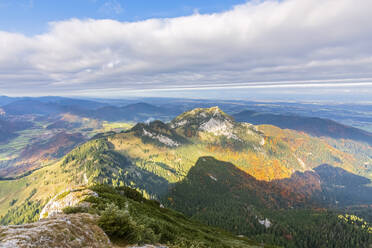 Deutschland, Bayern, Aussicht vom Gipfel des Wendelstein - FOF13352