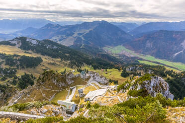 Deutschland, Bayern, Aussicht vom Gipfel des Wendelstein - FOF13353